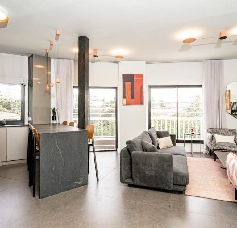 Duplex penthouse 4 pièces 110m² + terrasse 60m²  jaccuzzi, 3 chambres 3 salles de bain 