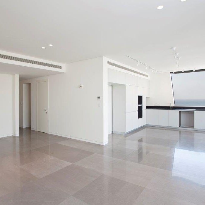 Appartement à Tel-aviv 4 pièces 125m² + terrasse 30m² + 2 parkings proche de la mer emplacement idéal